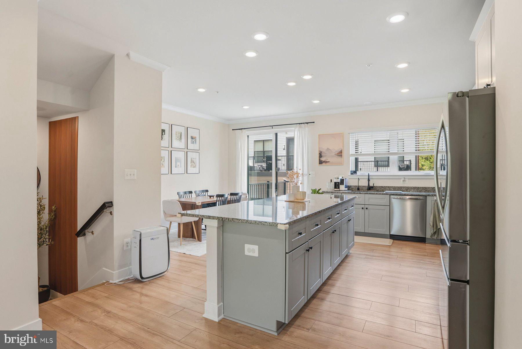 MEDFIELD - Residential