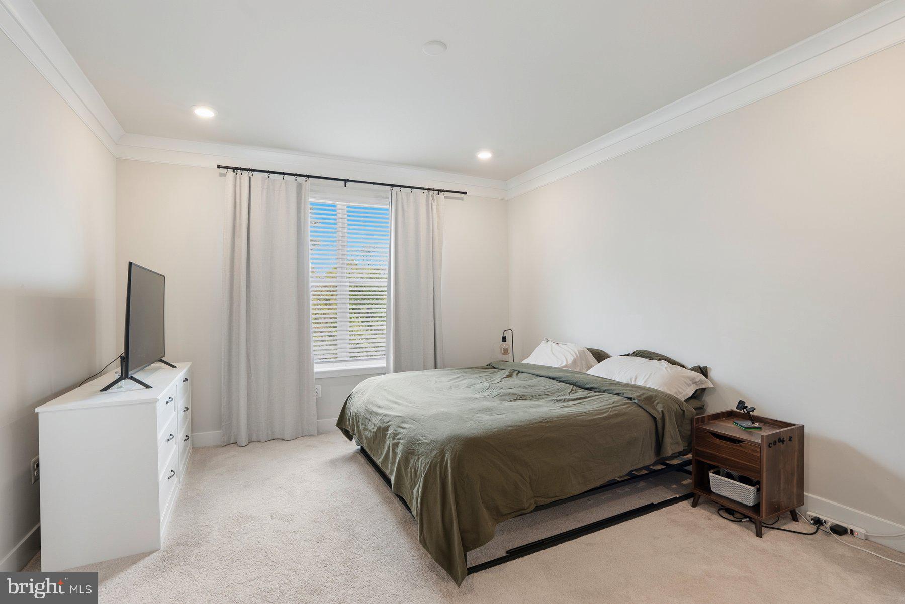 MEDFIELD - Residential