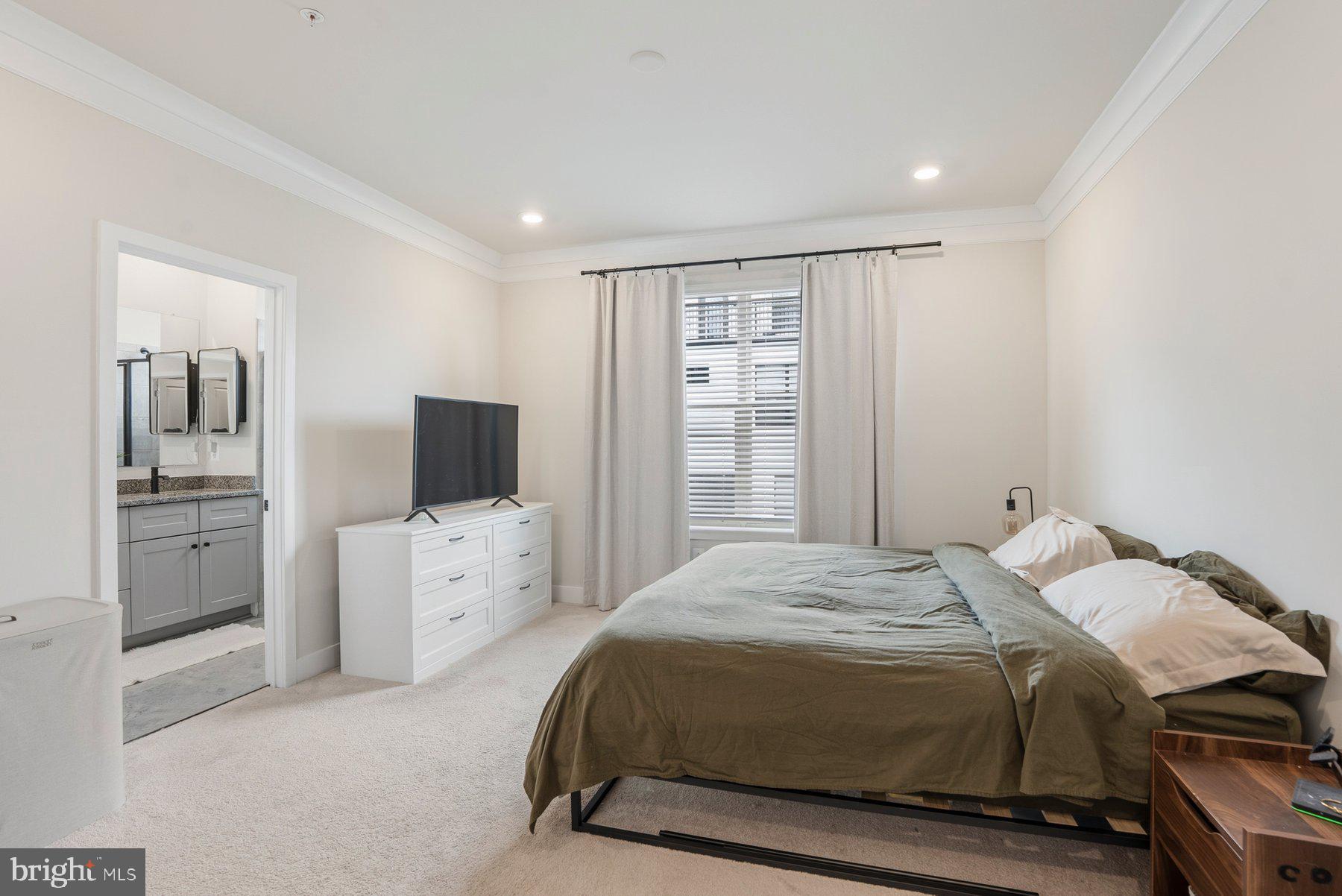 MEDFIELD - Residential