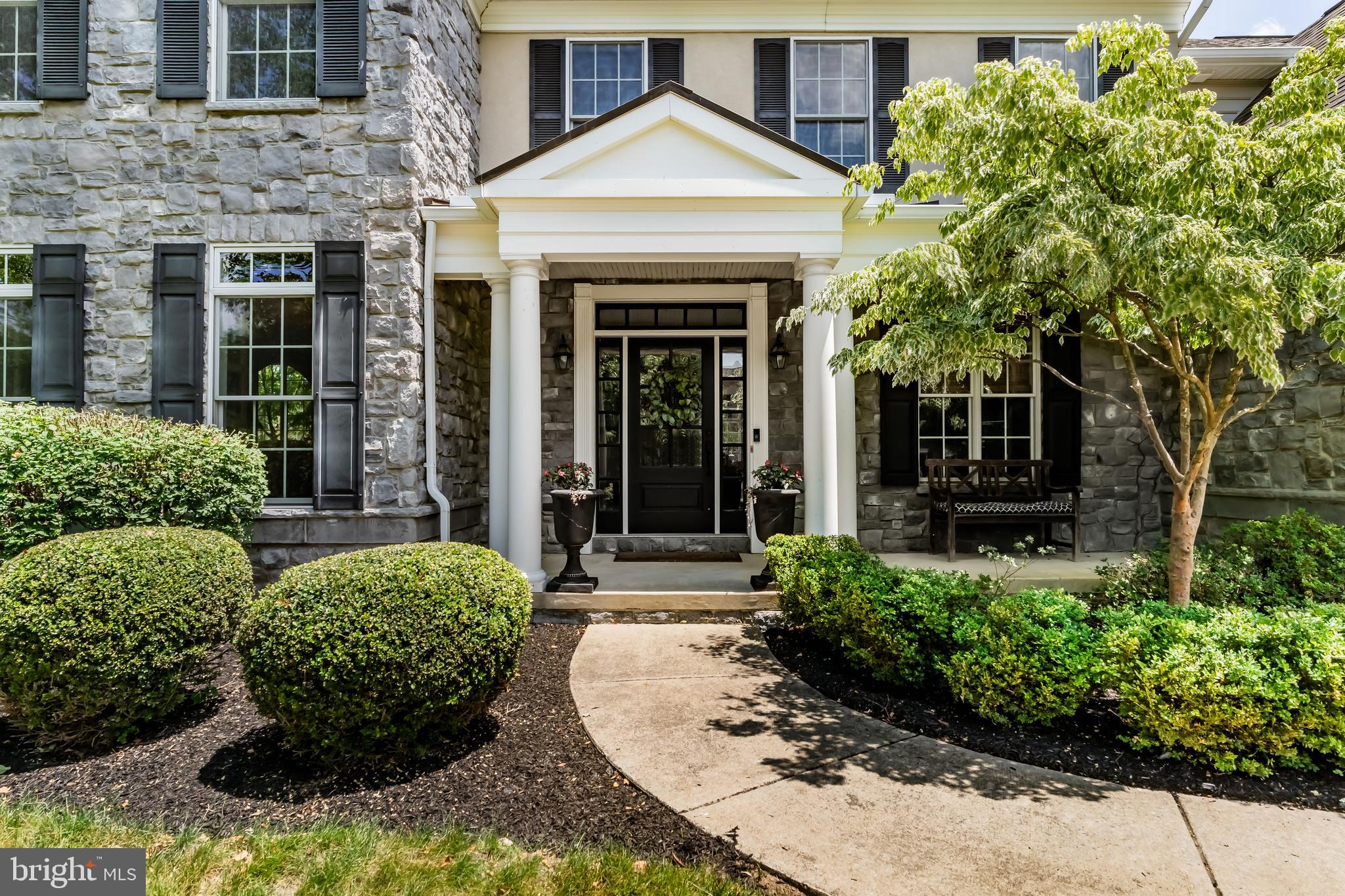 2425 HUME LANE