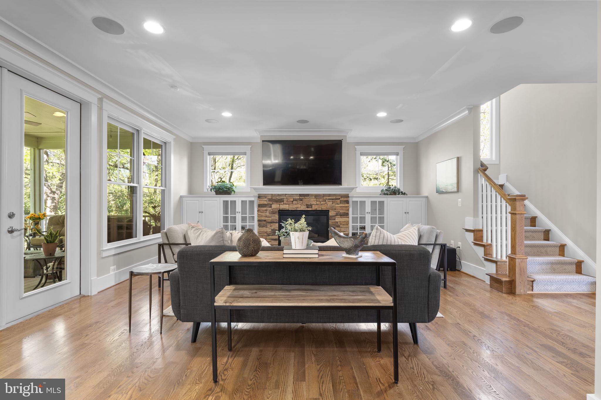 DUNN LORING - Residential