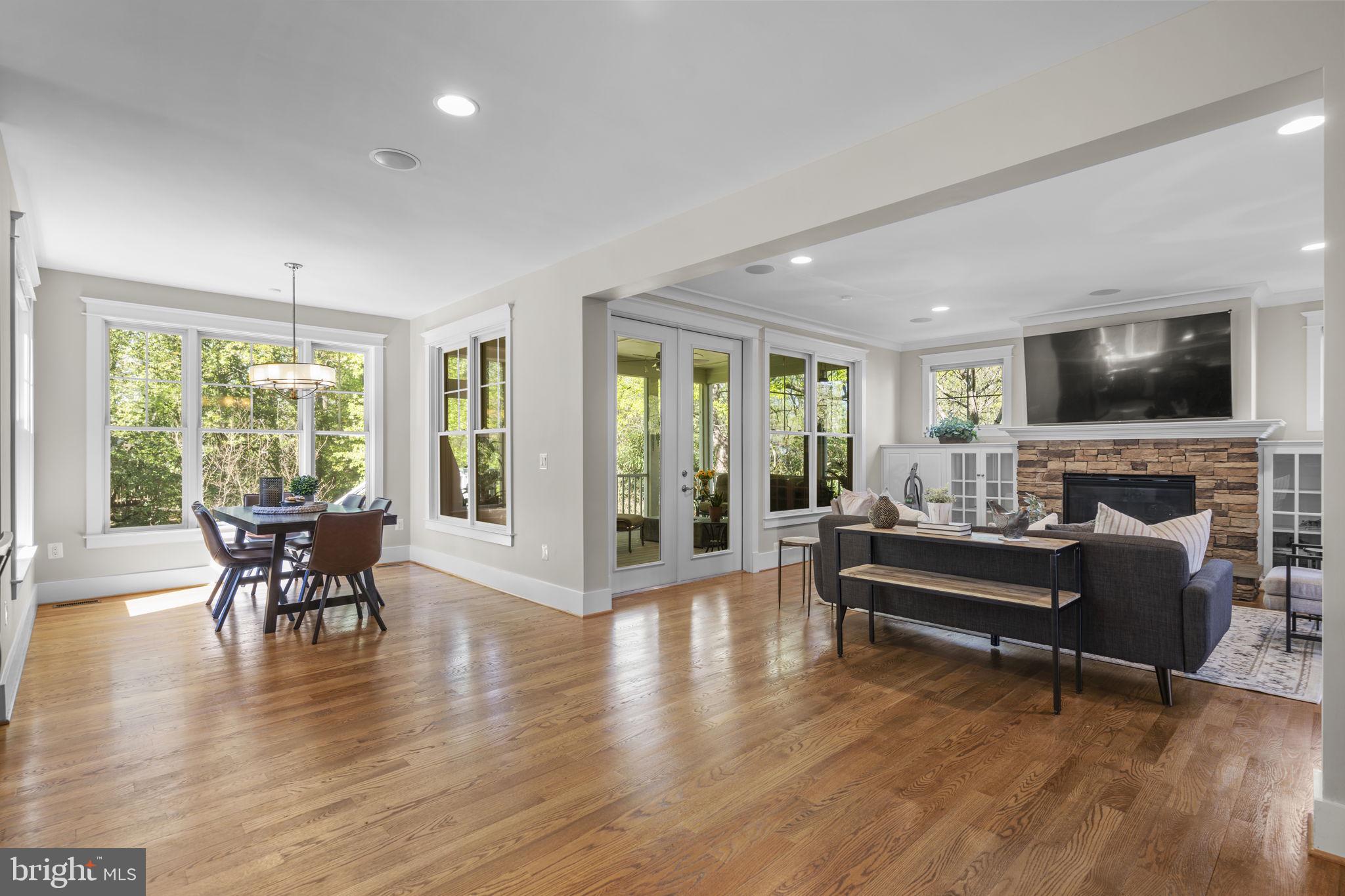 DUNN LORING - Residential