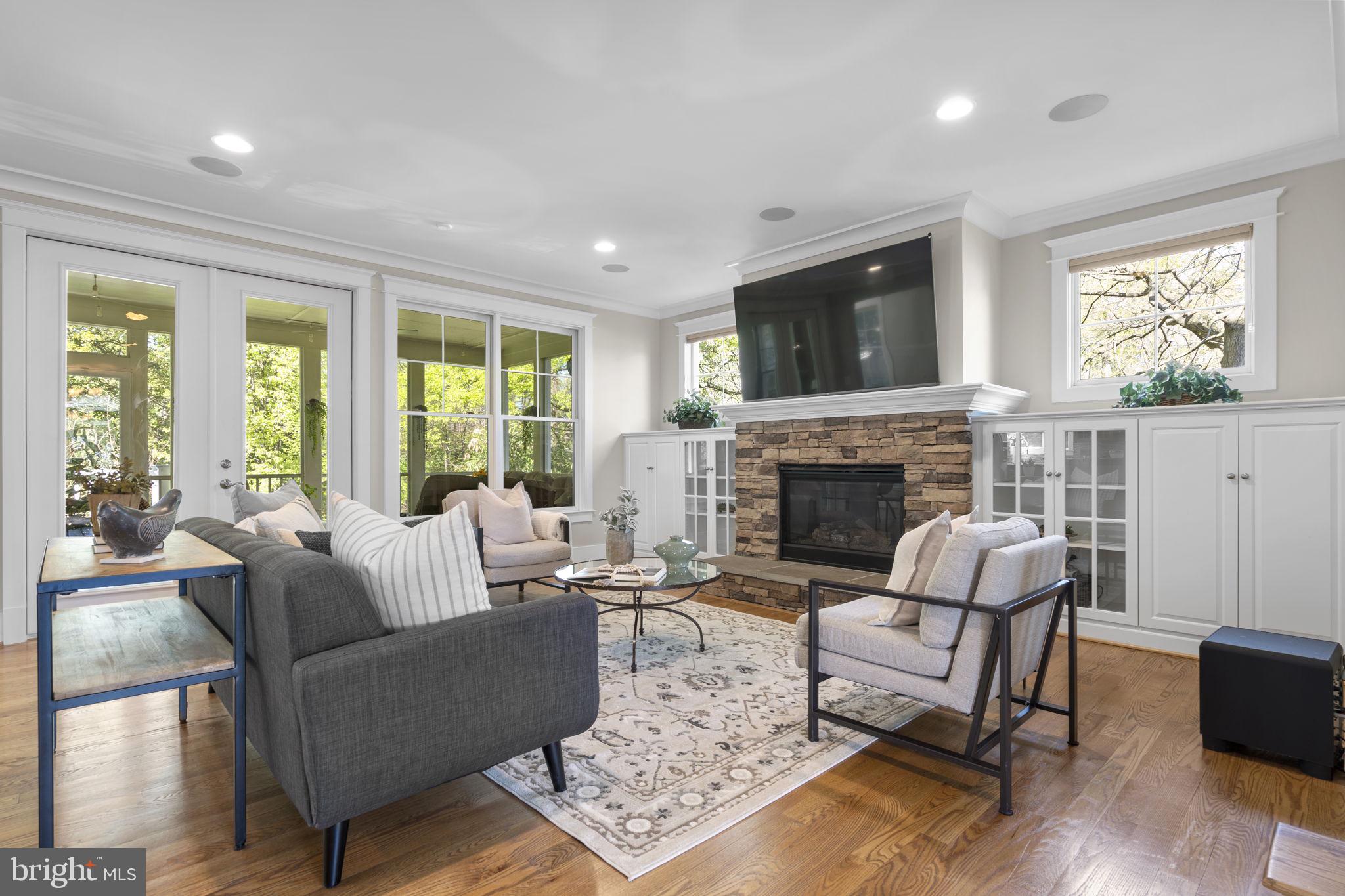 DUNN LORING - Residential