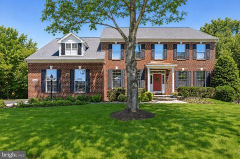 Photo of 12100 Stretford Forest Court, BRISTOW, VA 20136 (MLS # VAPW2121978)