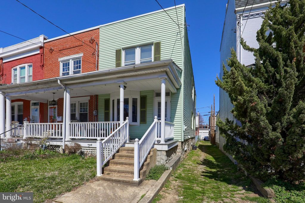 Photo of 325 E ROSS ST, LANCASTER, PA 17602 (MLS # PALA2032354)