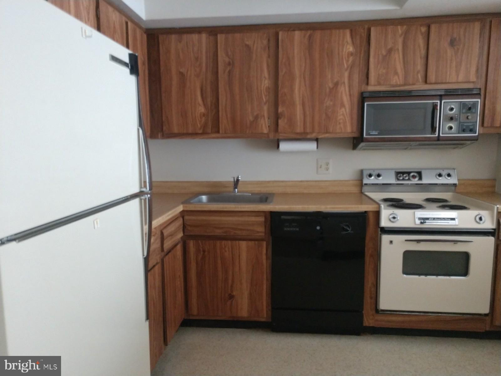 ROSSMOOR MUTUAL 22 CODM - Residential Lease