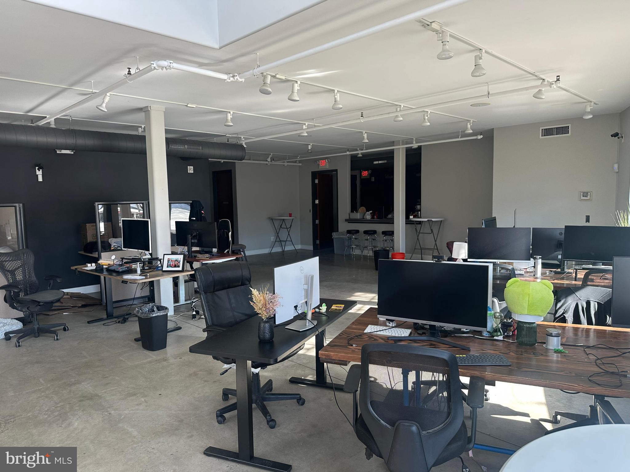 1437 W PASSYUNK AVENUE