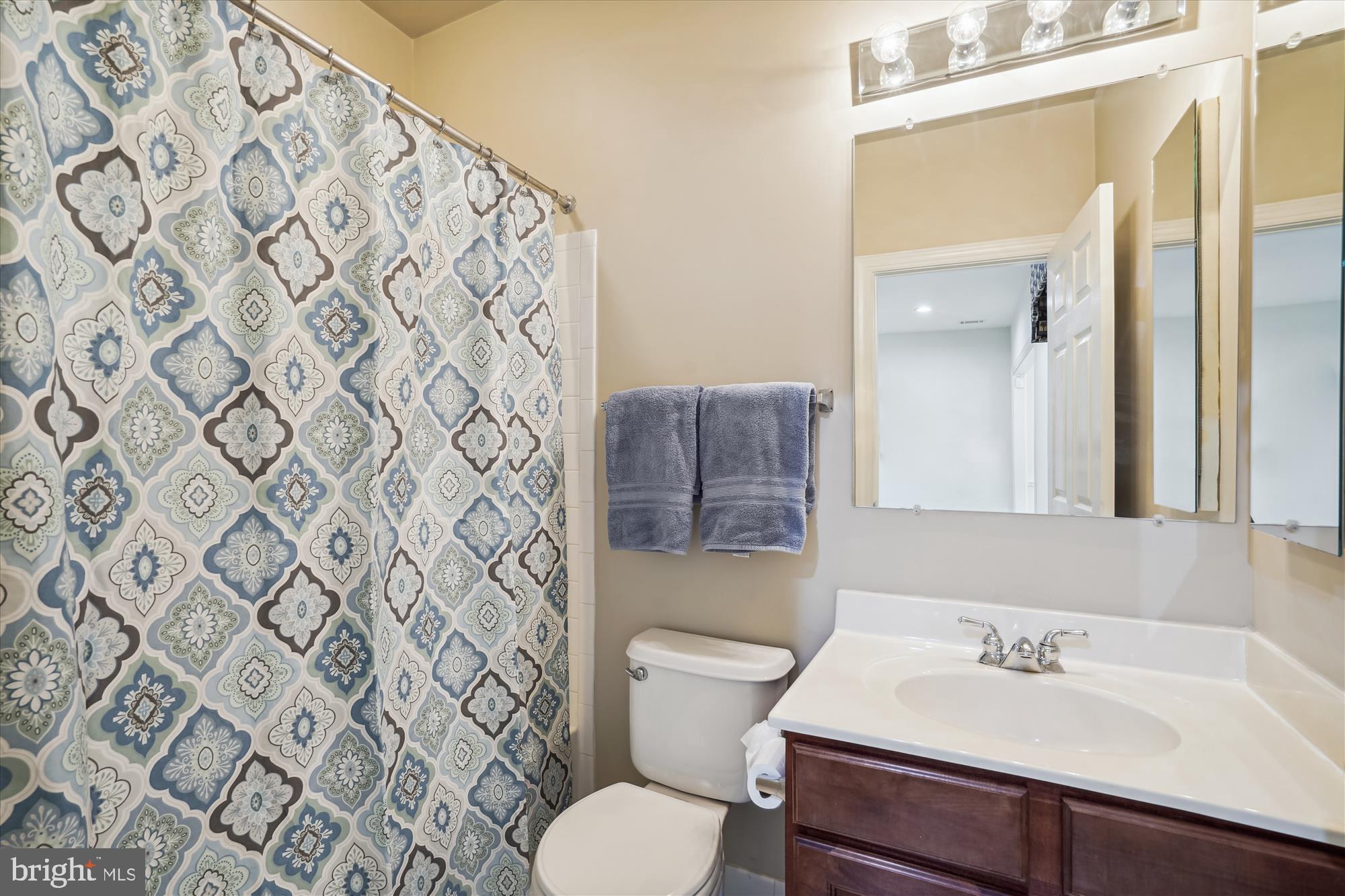 FAIR LAKES - Residential Lease