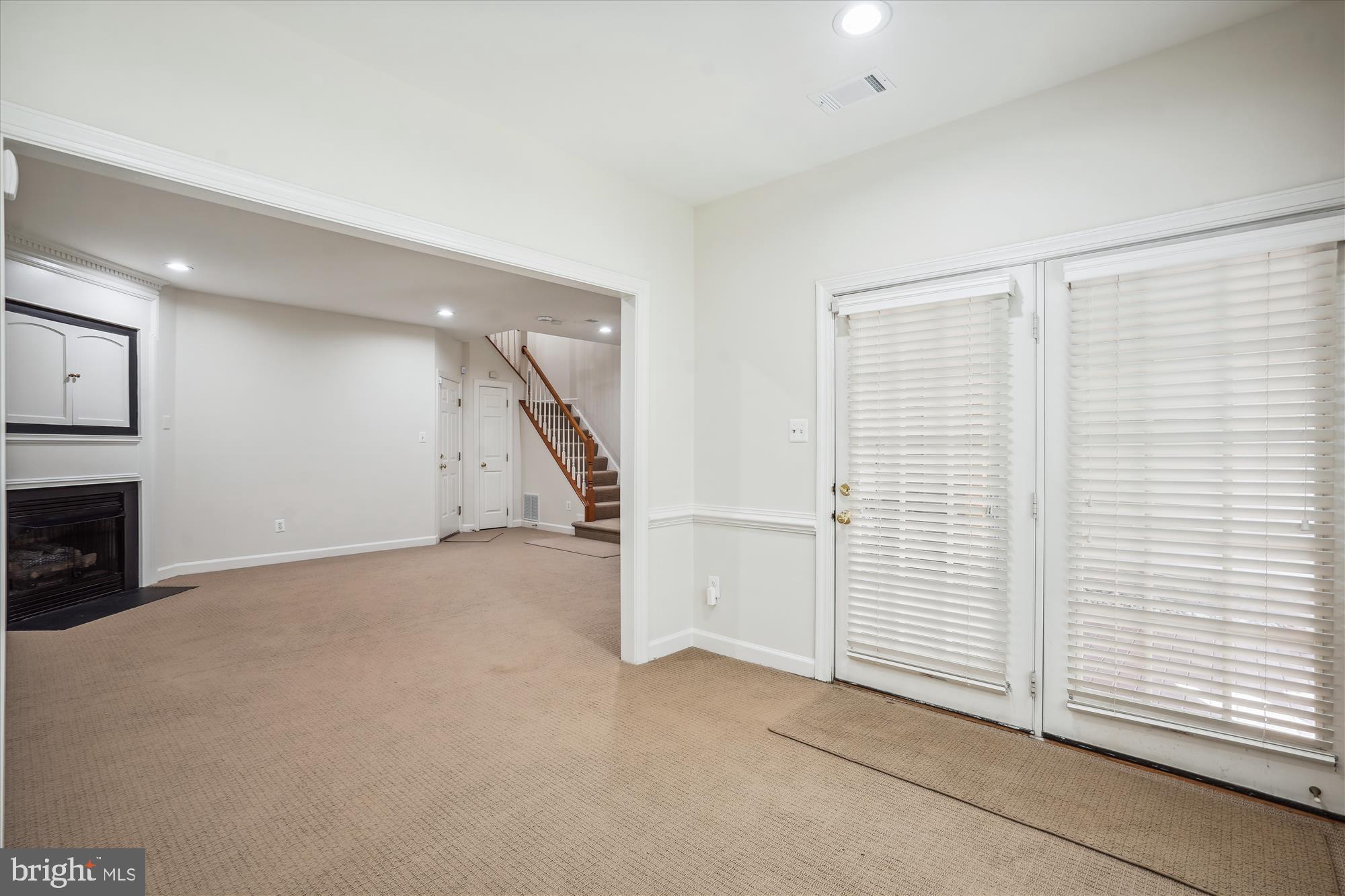 FAIR LAKES - Residential Lease