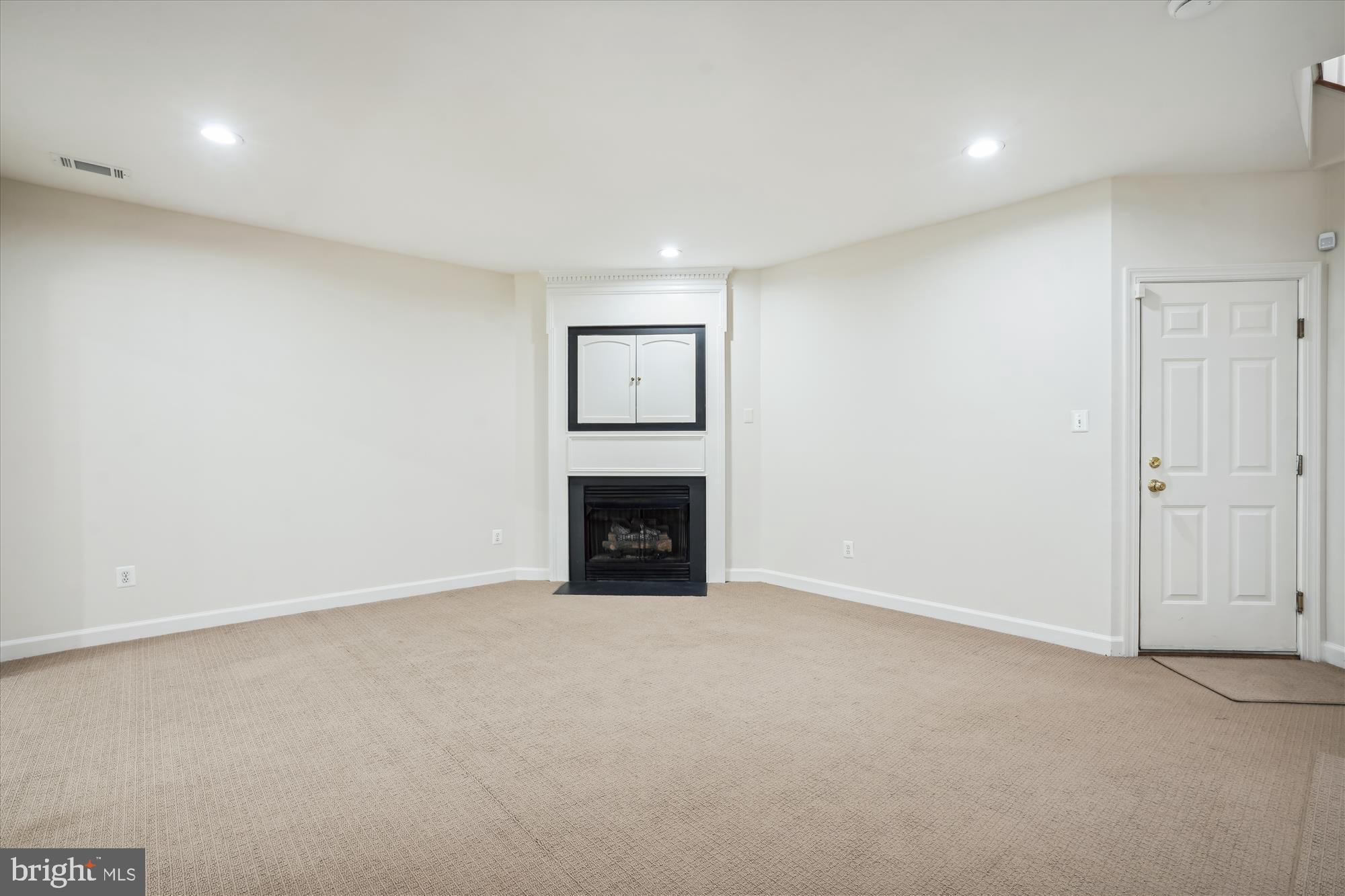 FAIR LAKES - Residential Lease