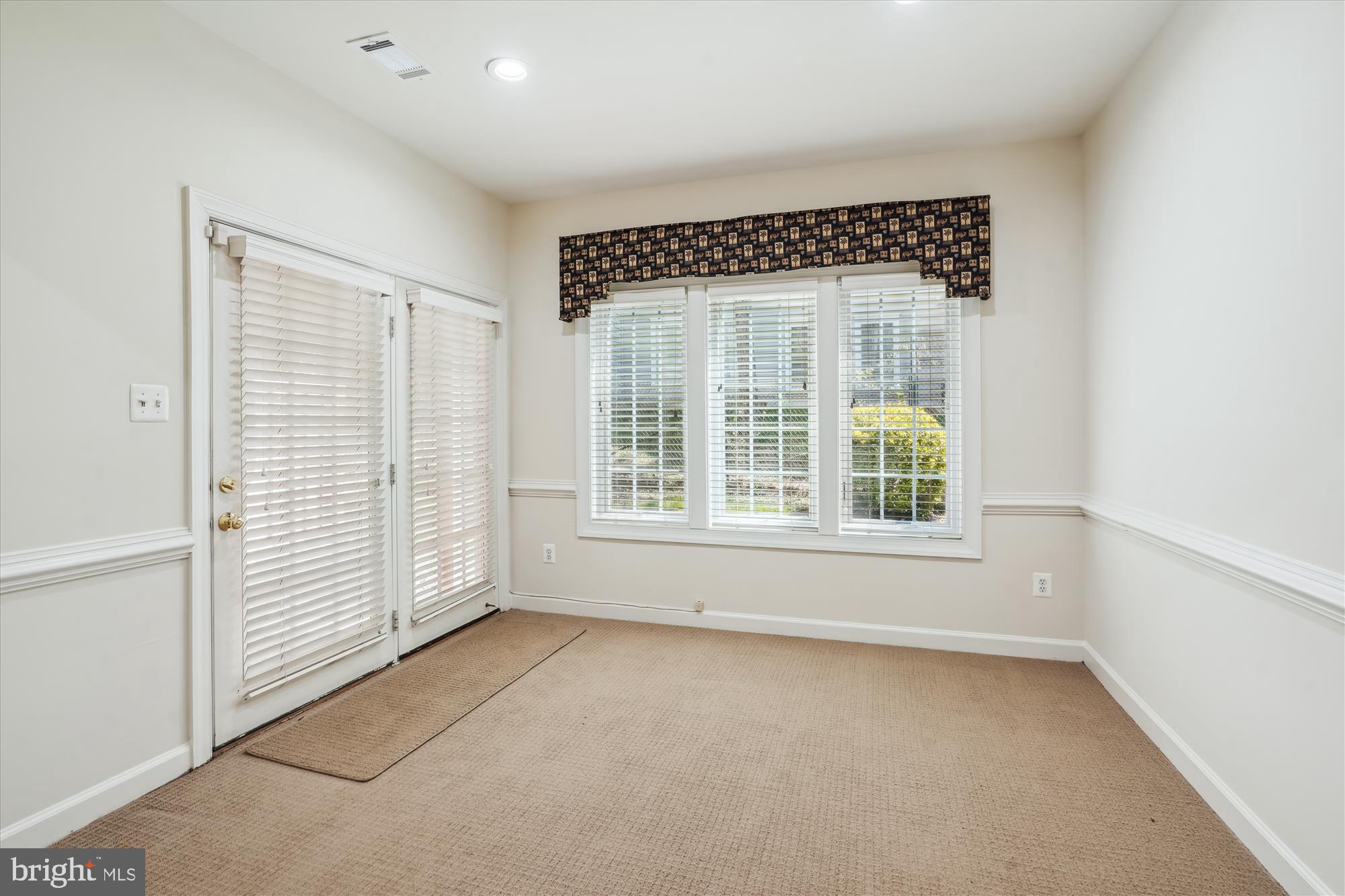 FAIR LAKES - Residential Lease