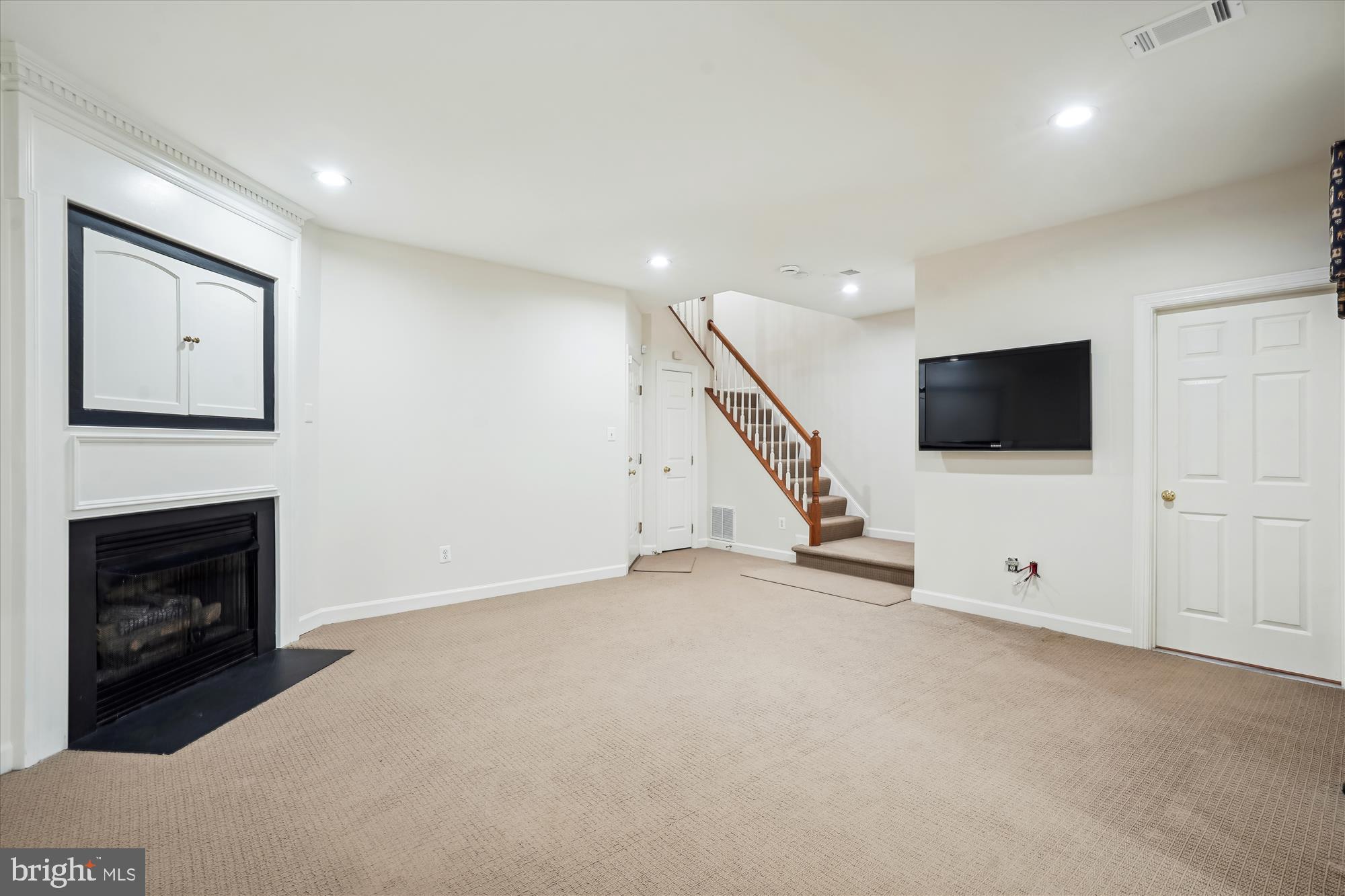 FAIR LAKES - Residential Lease