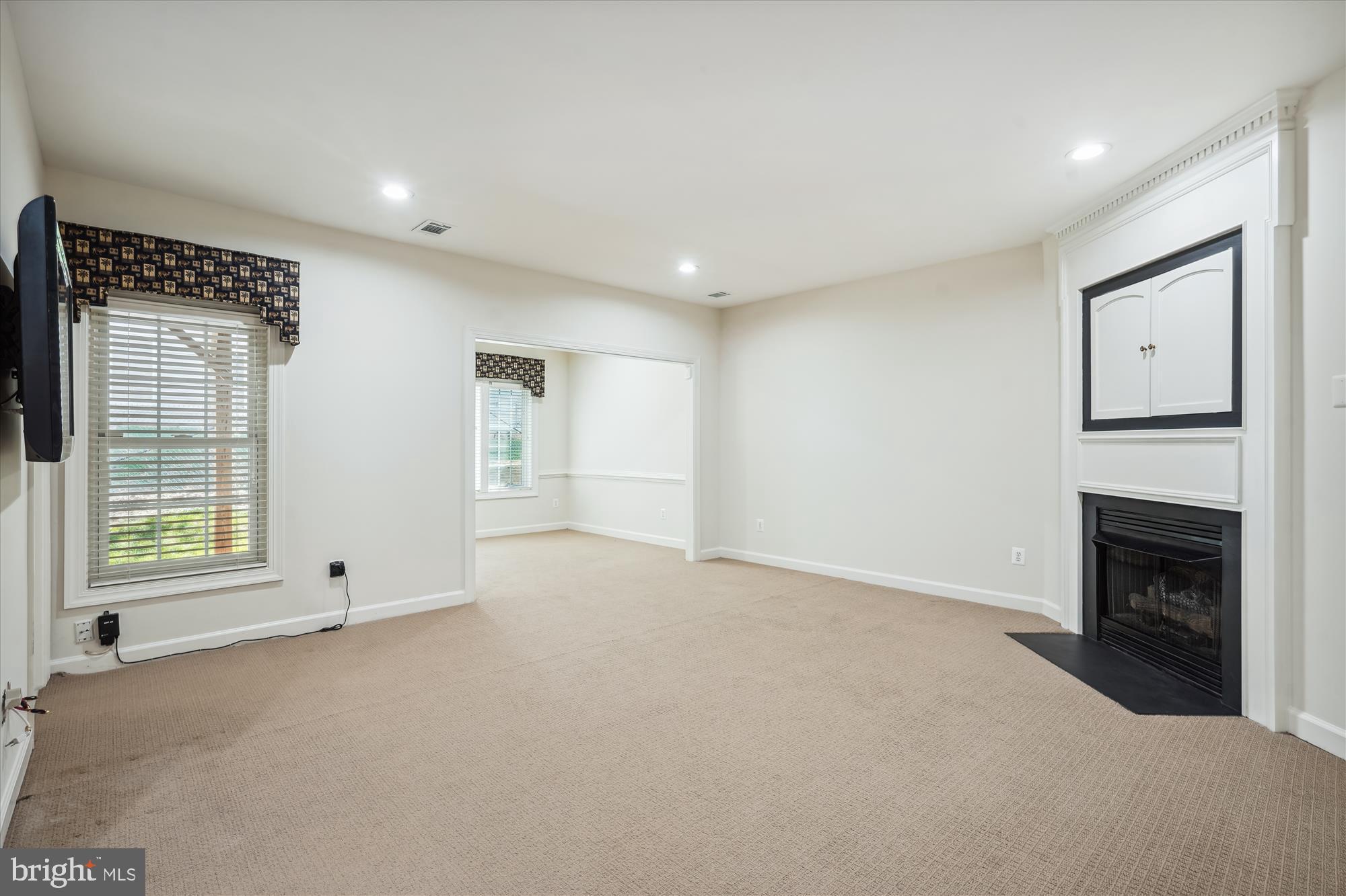 FAIR LAKES - Residential Lease