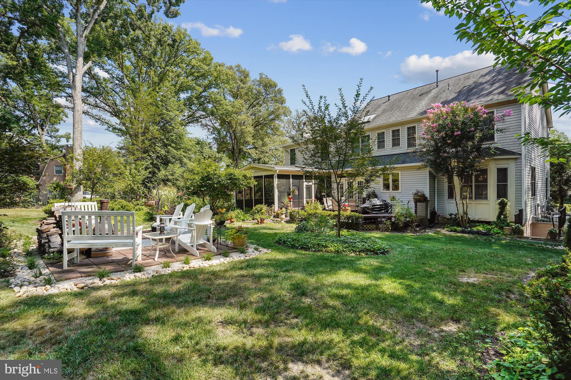 7022 WOODLAND DRIVE