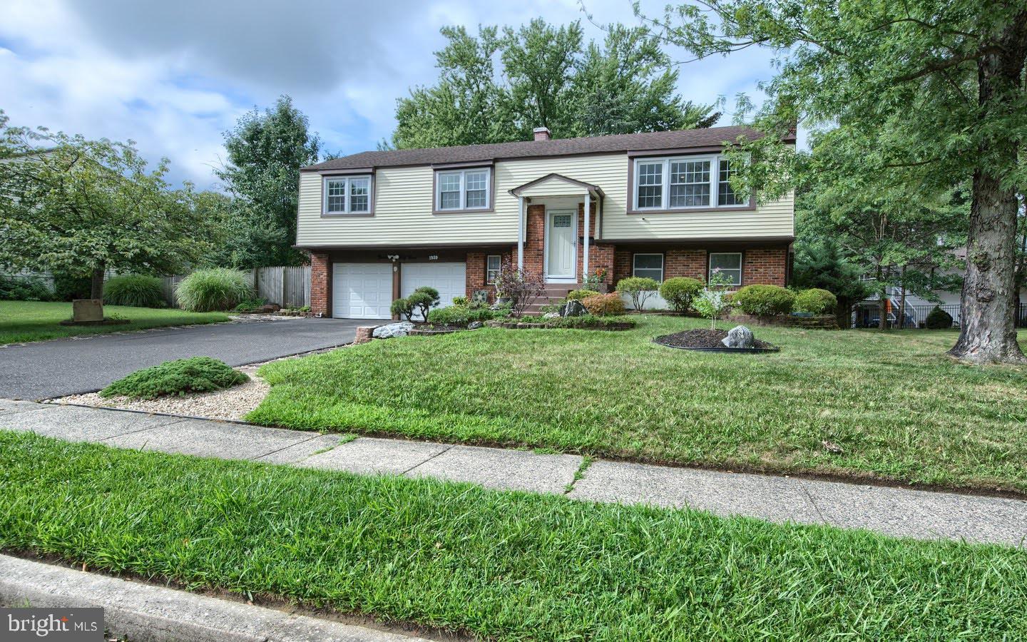 1939 BIRCHWOOD PARK DRIVE N