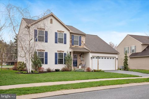 Photo of 118 Bloomfield Drive, EPHRATA, PA 17522 (MLS # PALA2067058)