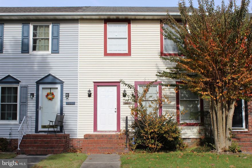 Nice two Bedrooms  townhouses. Closed to Shopping Center, University , and Hospital. Located in a Cul-de-Sac.   There  is a Community pool and playground  .  Washer , Dryer , Refrigerator and Electrical Range are  in Less 3-years .  New French door and  Light Fixtures in Kitchen  and Bathrooms.
House sold AS-IS . 
Seller will provide one-year  Home Warranty  ( American Home Shield  Essential) with
Full Price  Offer. Sell will offer $5000 ( five thousand dollars) towards roof replacement and 
additional $3000 ( three thousand dollars) towards  repairs.