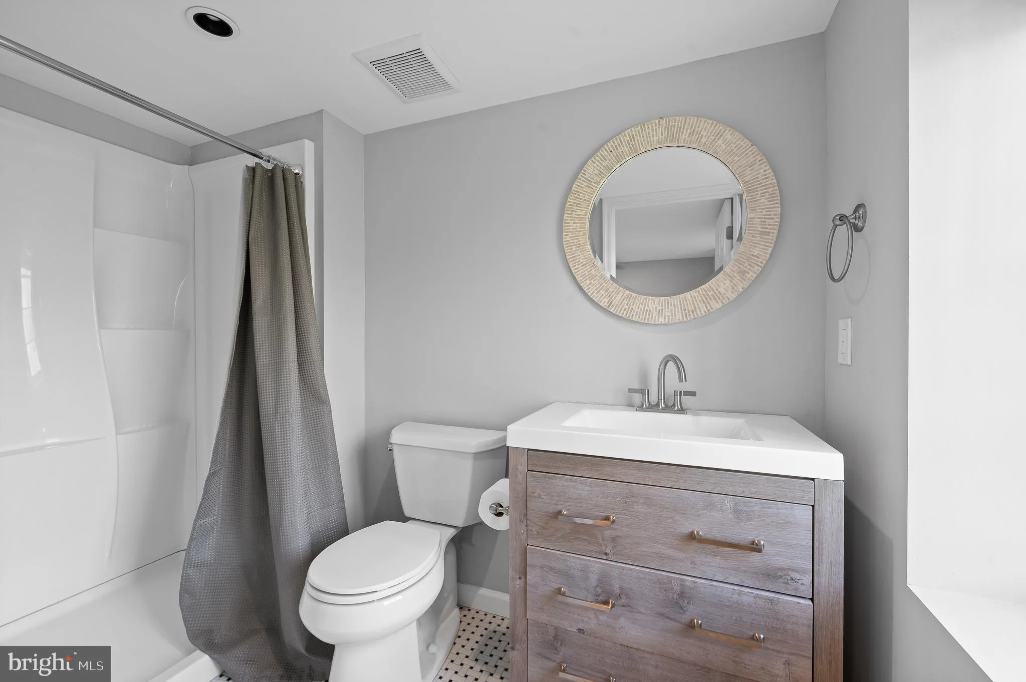 Malvern, Pennsylvania 19355, United States, 4 Bedrooms Bedrooms, ,5 BathroomsBathrooms,Residential,Active,124020