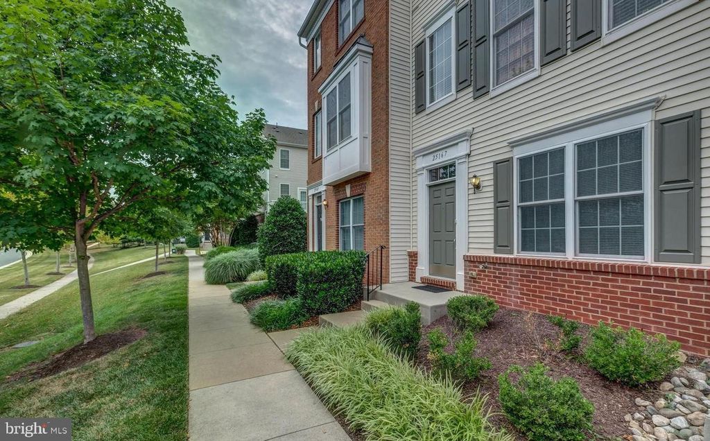 Photo of 25167 Femoyer Terrace, CHANTILLY, VA 20152 (MLS # VALO2110584)