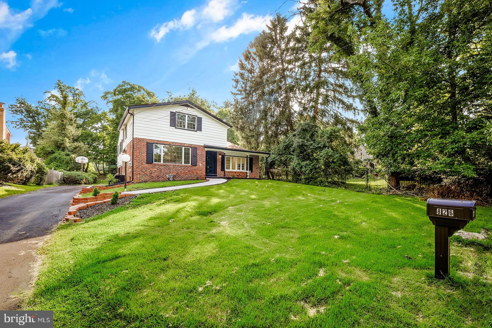826 PARDEE LANE