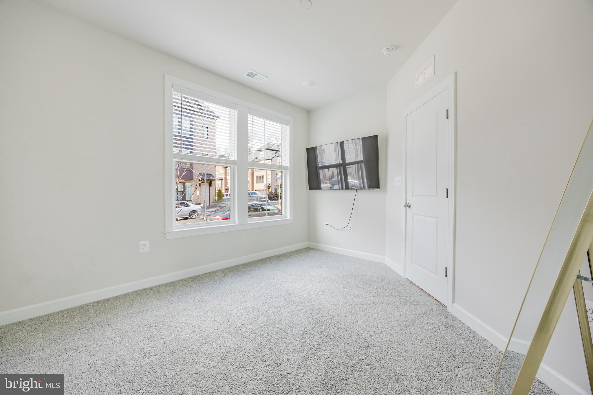 NORTH HART RUN - Residential