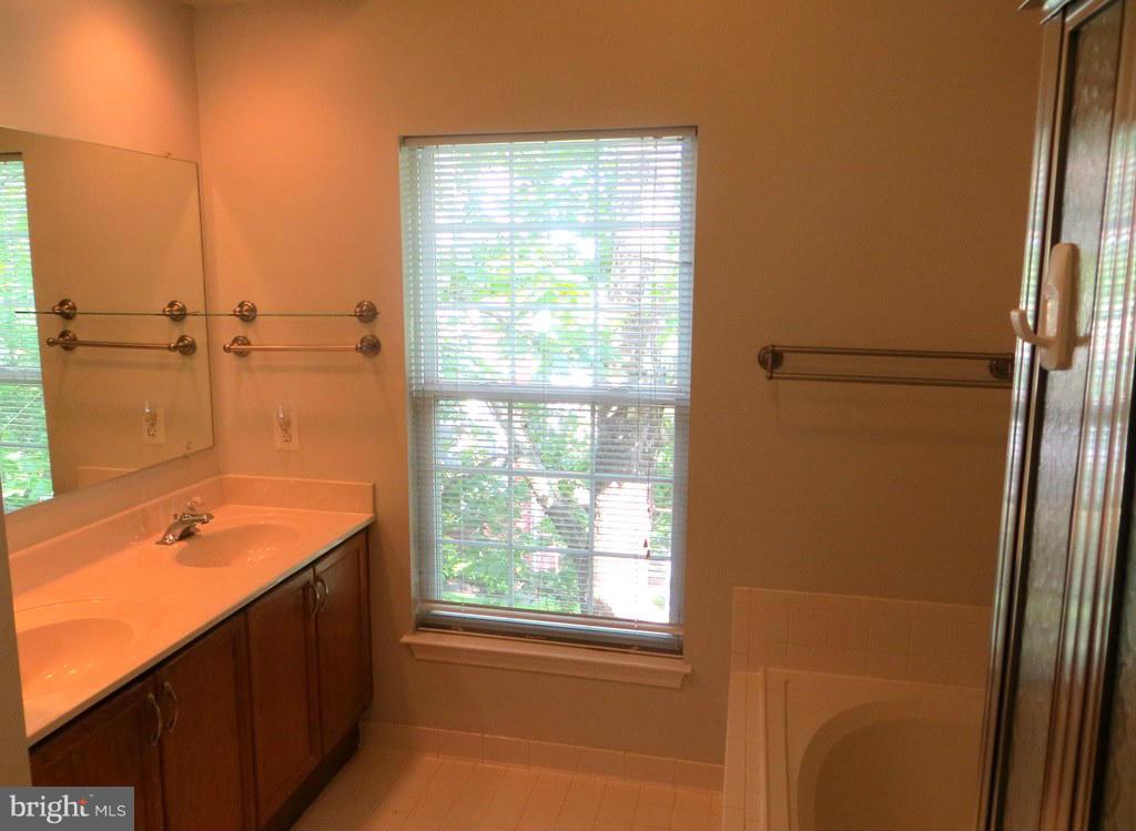 KINGSTOWNE - Residential Lease