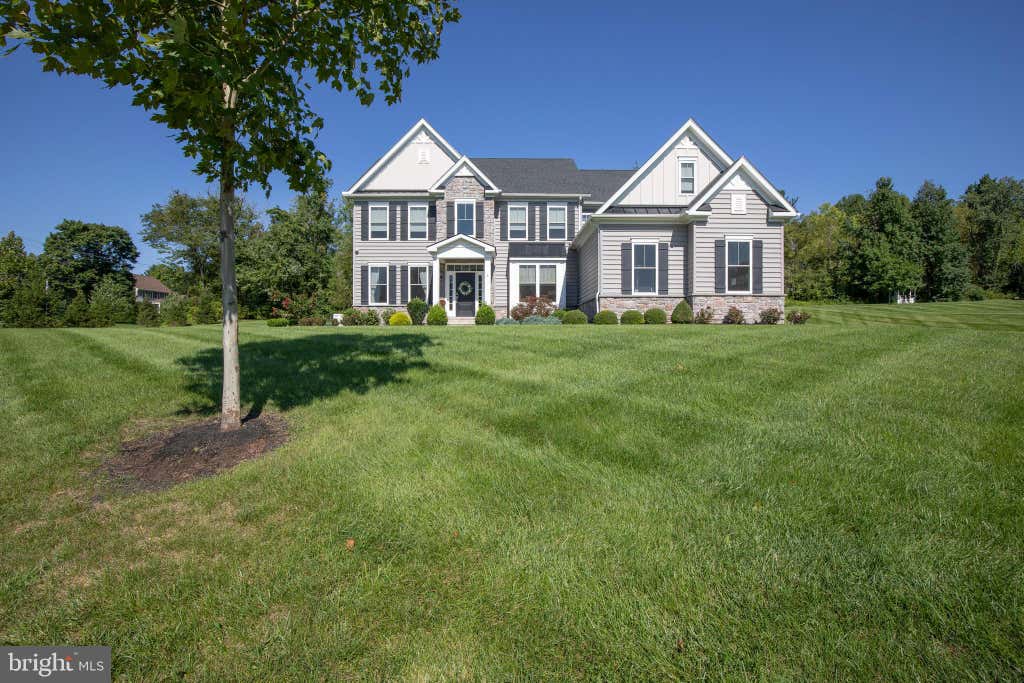 Photo of 2 Oxford Ln, DOYLESTOWN, PA 18901 (MLS # PABU2129364)