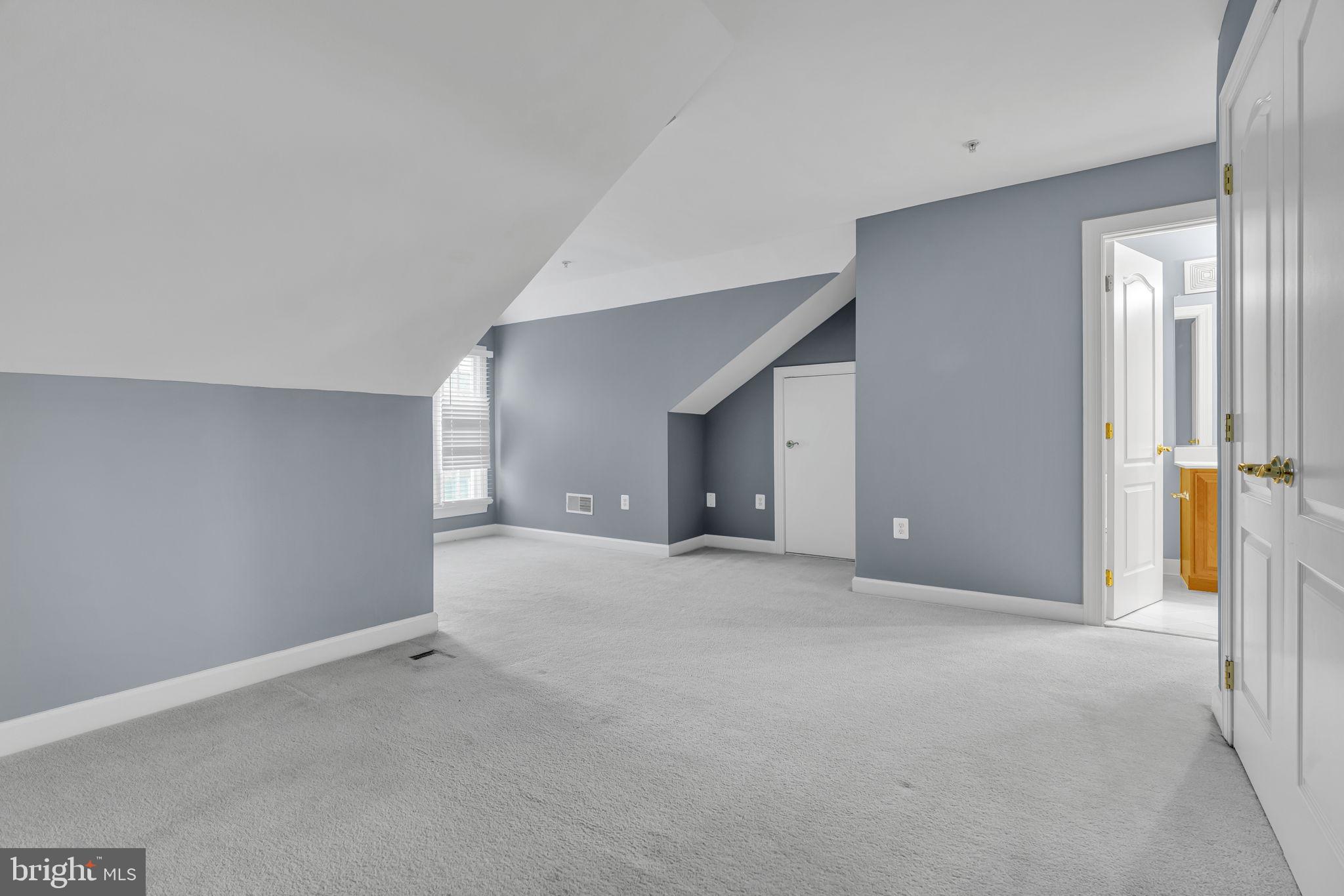 HUNTING RIDGE - Residential