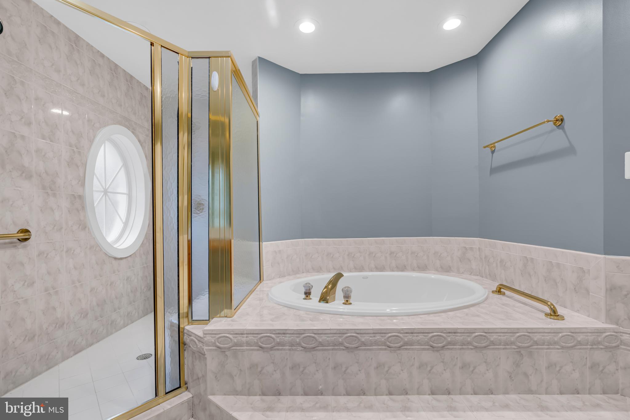 HUNTING RIDGE - Residential