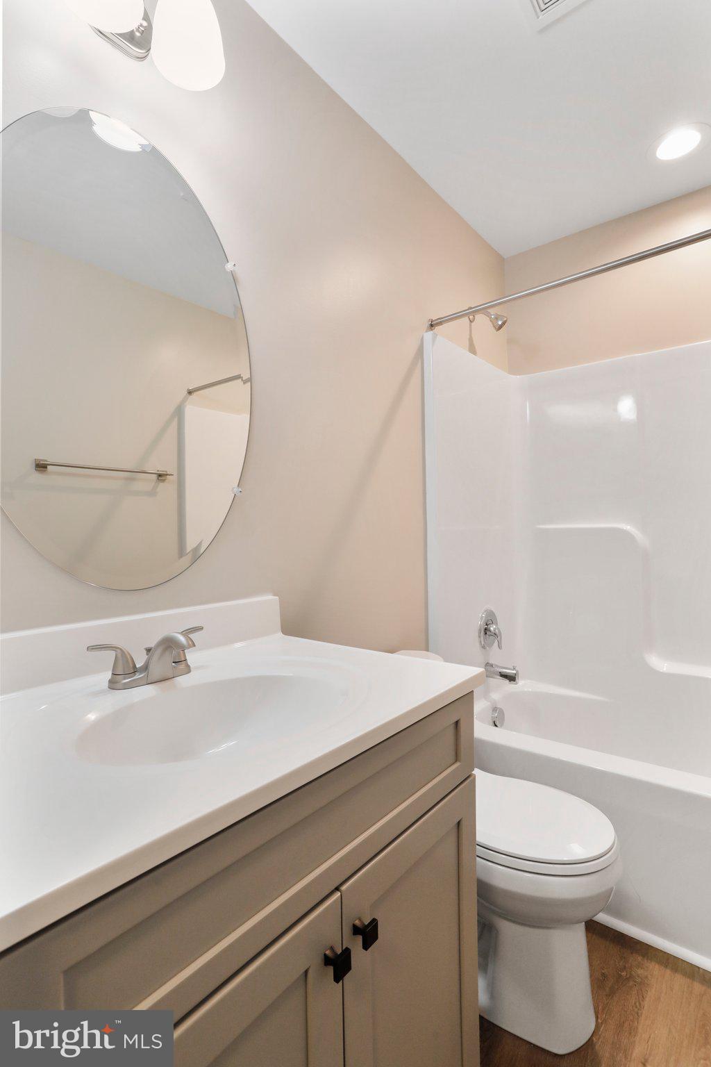 WEST SIDE - Residential Lease