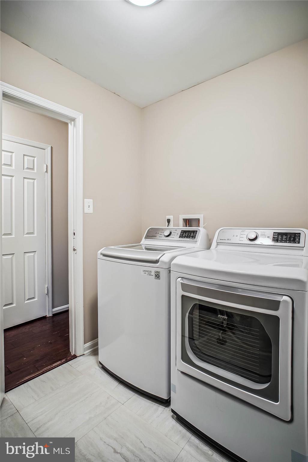 FOX MILL ESTATES - Residential Lease