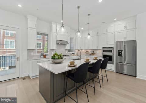 Townhouse For Sale - 8603 Erdem Place<br/> Montgomery County, CHEVY CHASE, MD 20815