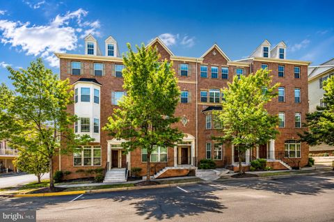 Photo of 15057 Leicestershire Street, WOODBRIDGE, VA 22191 (MLS # VAPW2116220)