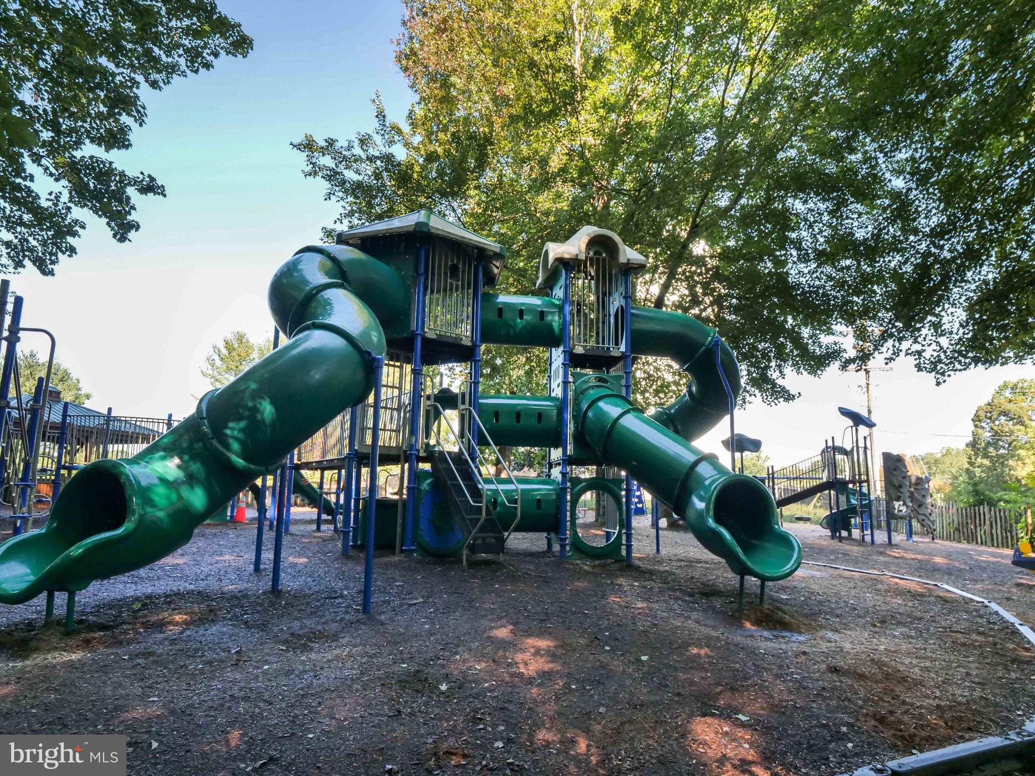 COUNTRY CLUB/LAKE MONTCLAIR - Residential