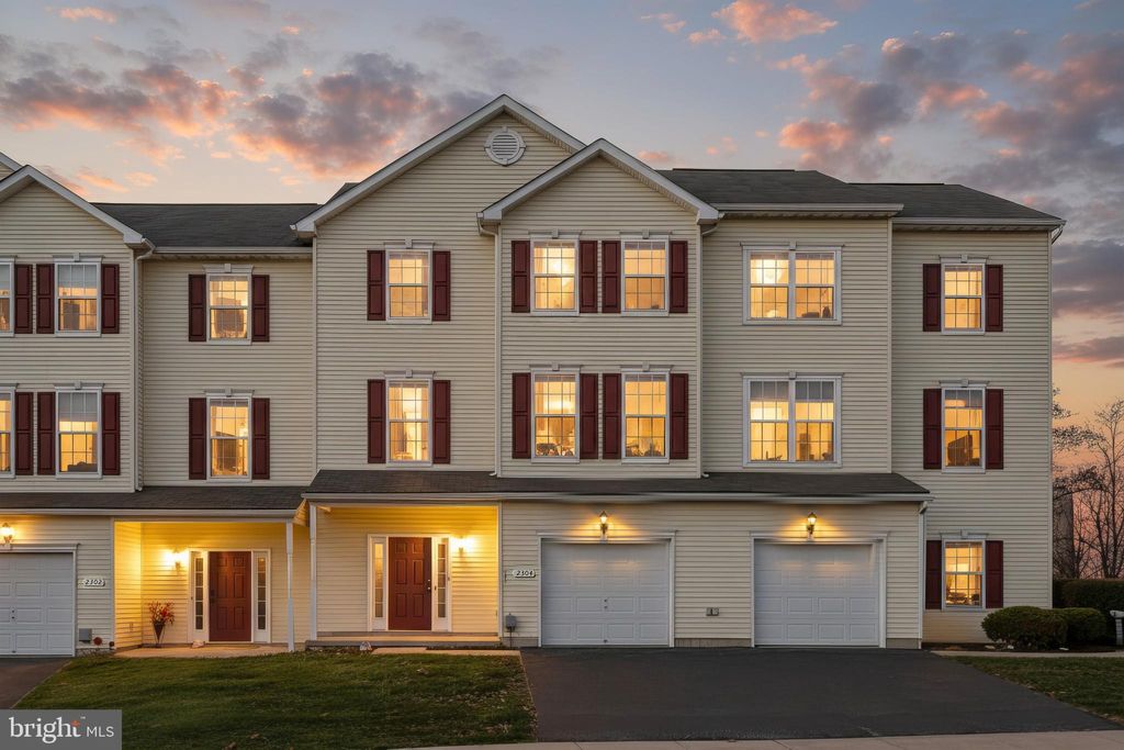 Photo of 2304 Sunny Hill Circle #2304, YORK, PA 17406 (MLS # PAYK2093968)