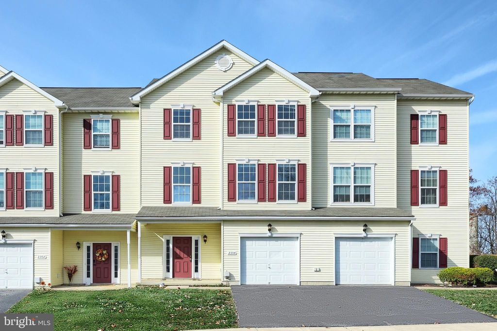 Photo of 2304 Sunny Hill Circle #2304, YORK, PA 17406 (MLS # PAYK2093968)