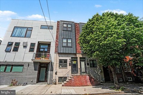 Townhouse For Sale - 1617 Fitzwater Street<br/> PHILADELPHIA, PA 19146