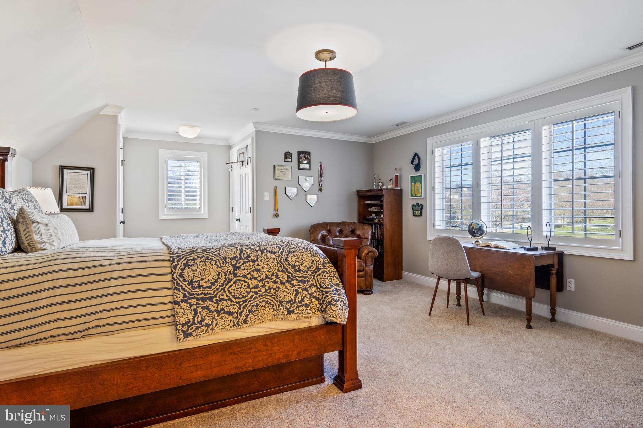 WHITE HORSE - Residential