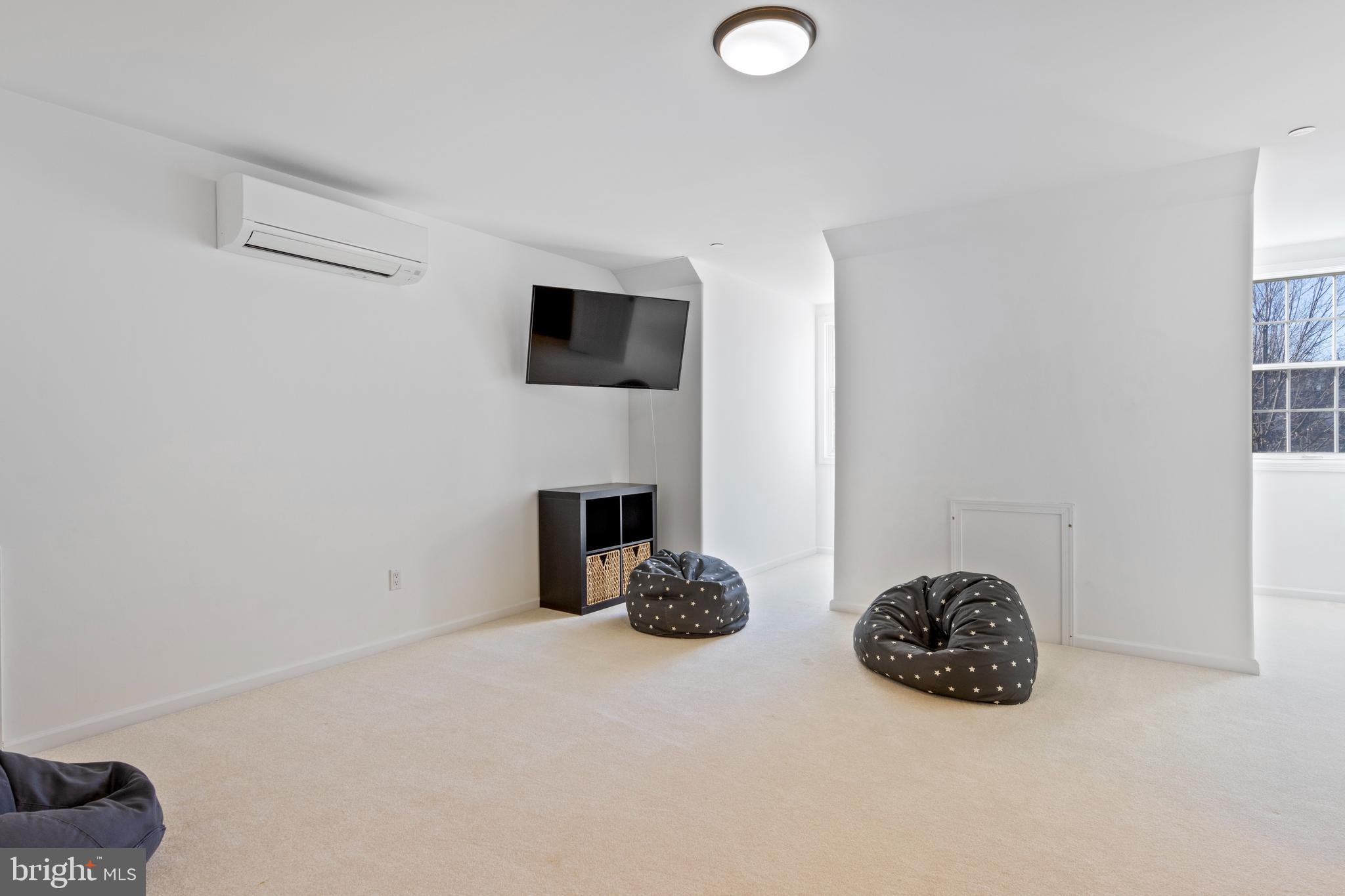 WHITE HORSE - Residential