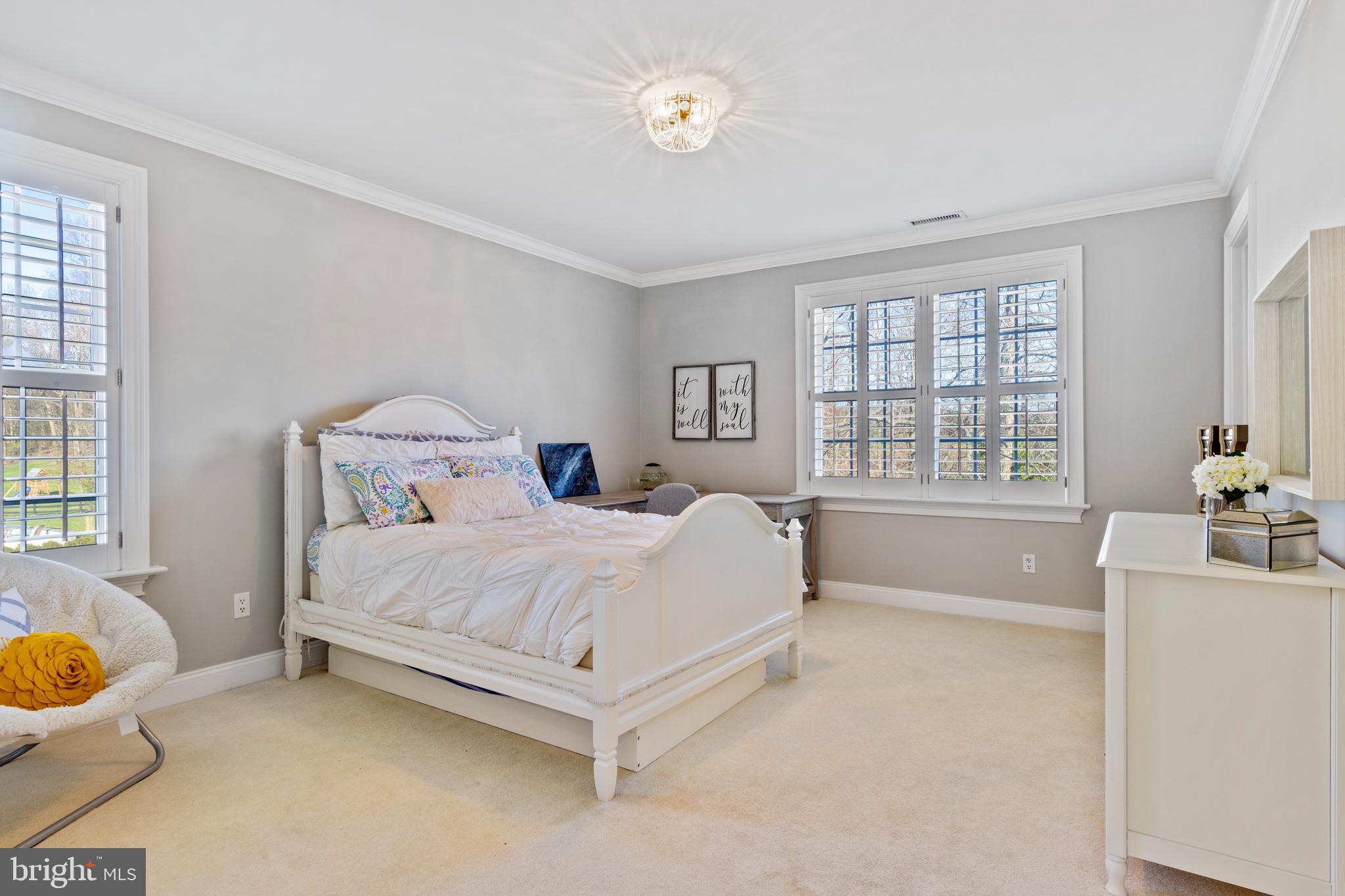 WHITE HORSE - Residential