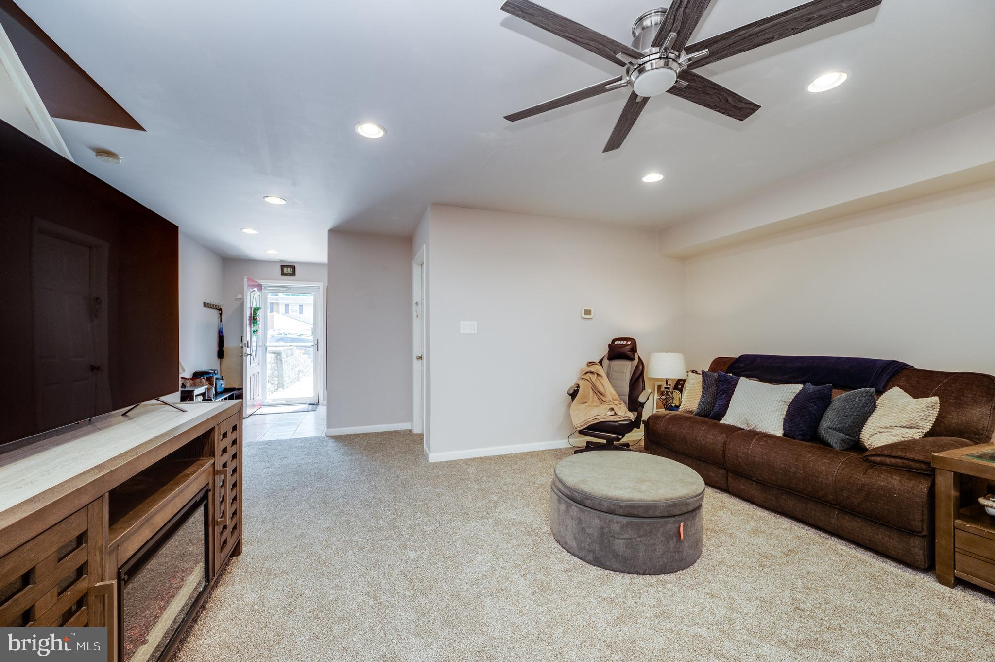 832 WOODCHUCK LANE