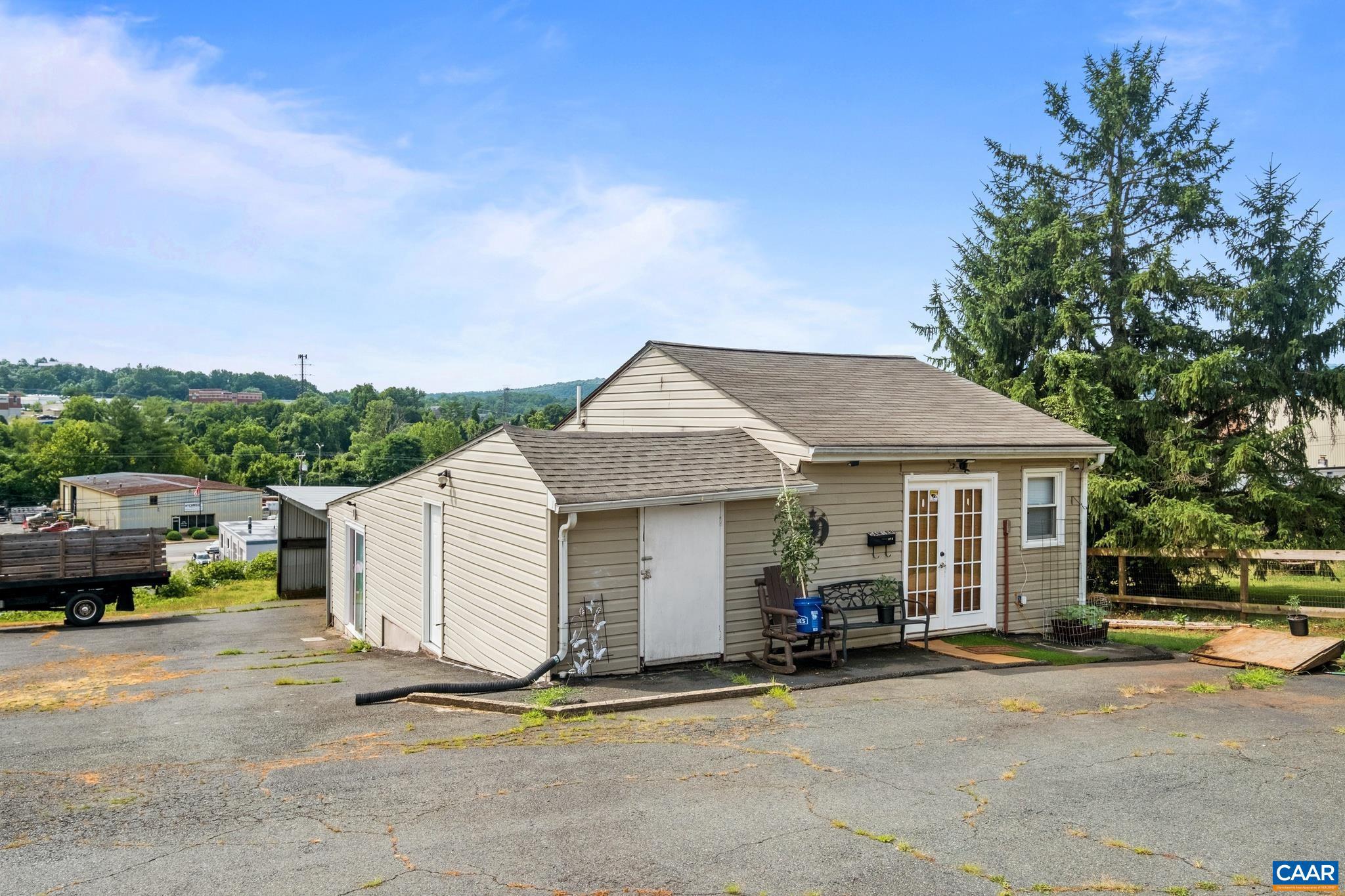 LOCUST GROVE - Residential