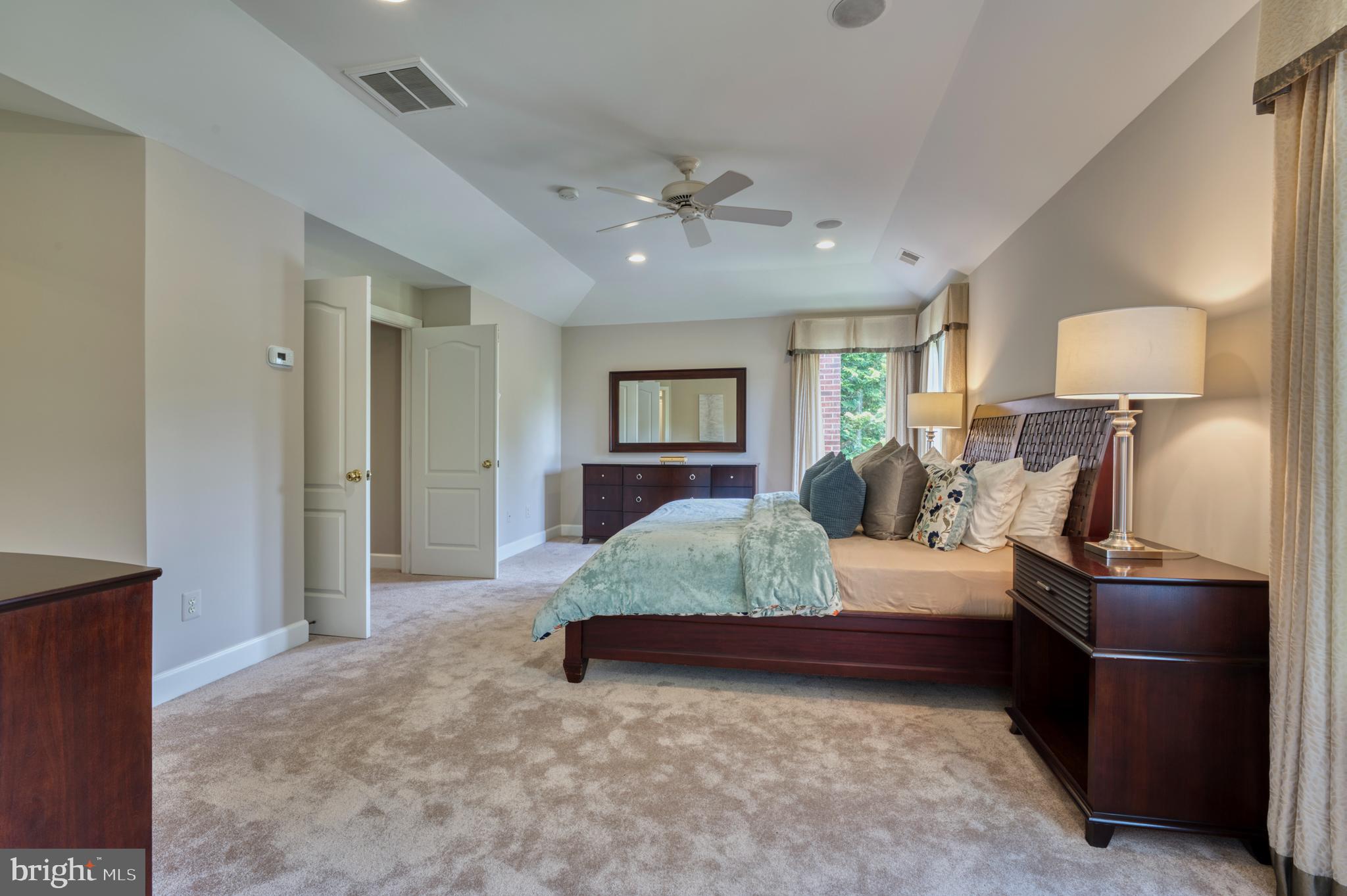 ONE CAMERON PLACE - Residential