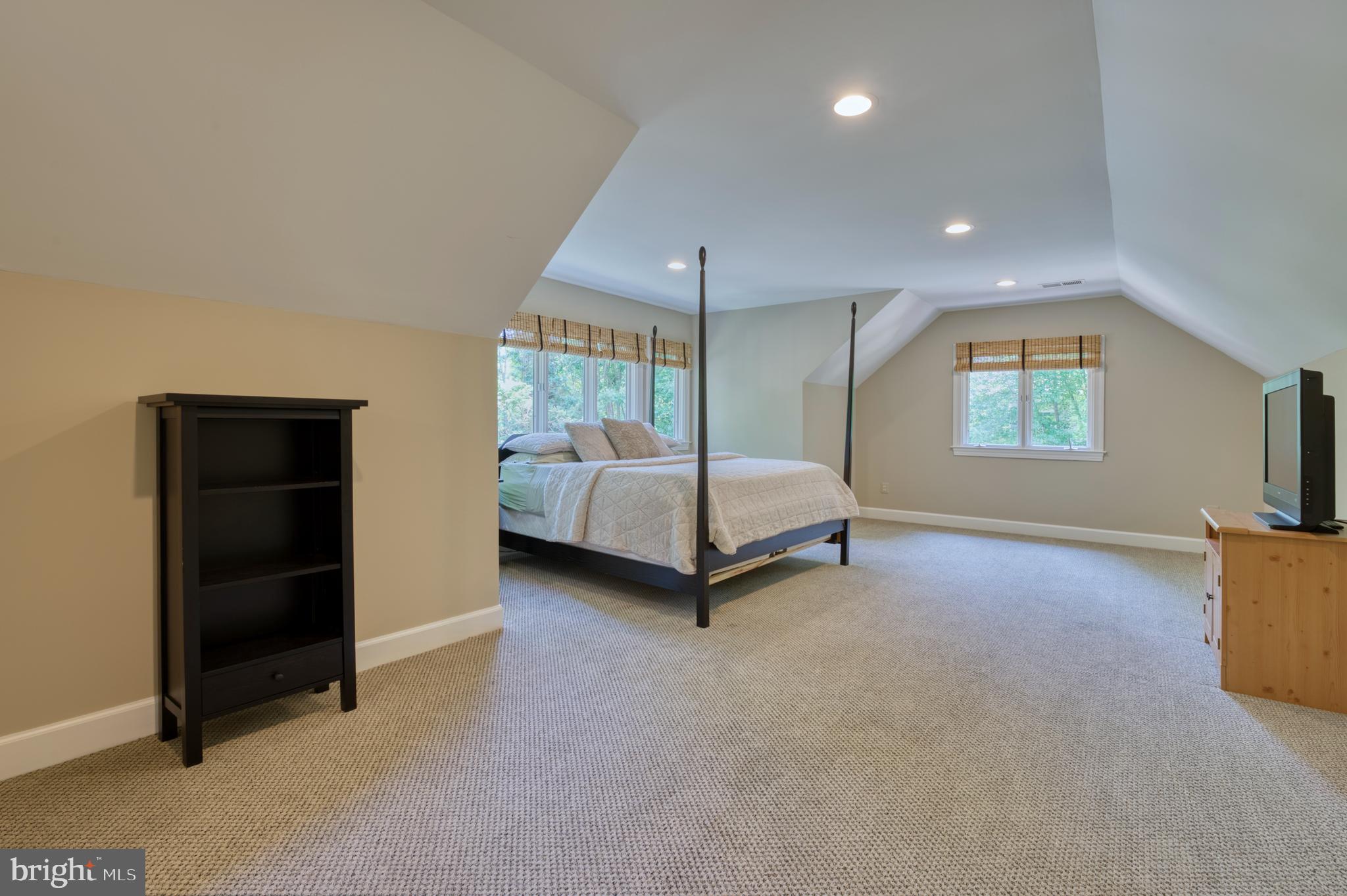 ONE CAMERON PLACE - Residential