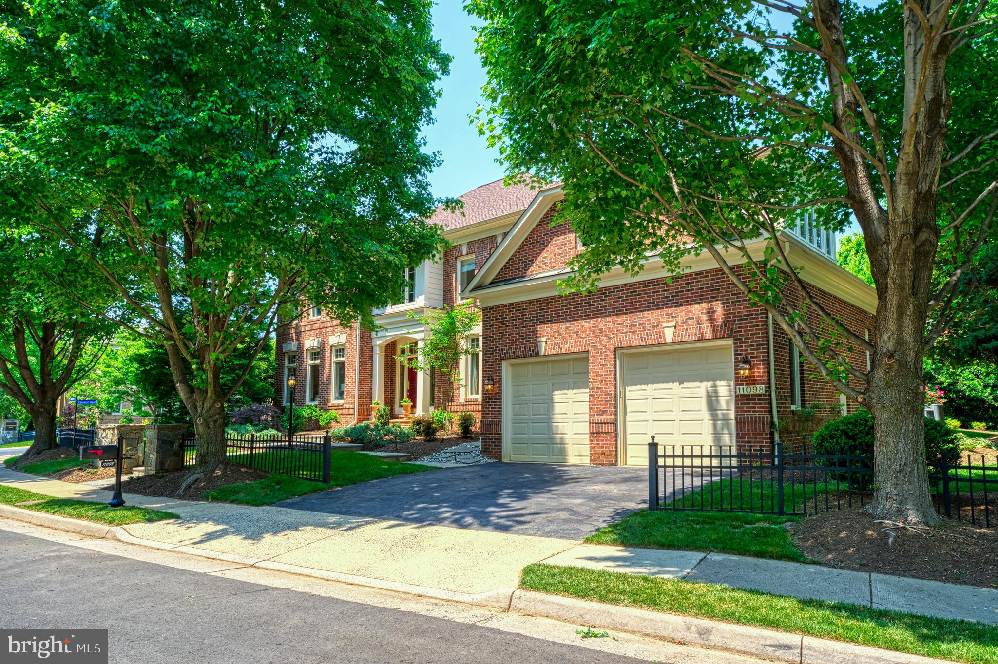 ONE CAMERON PLACE - Residential