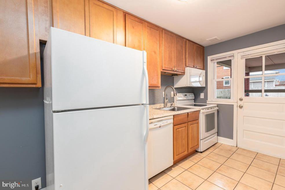 BEVERLY HILLS - Residential Lease