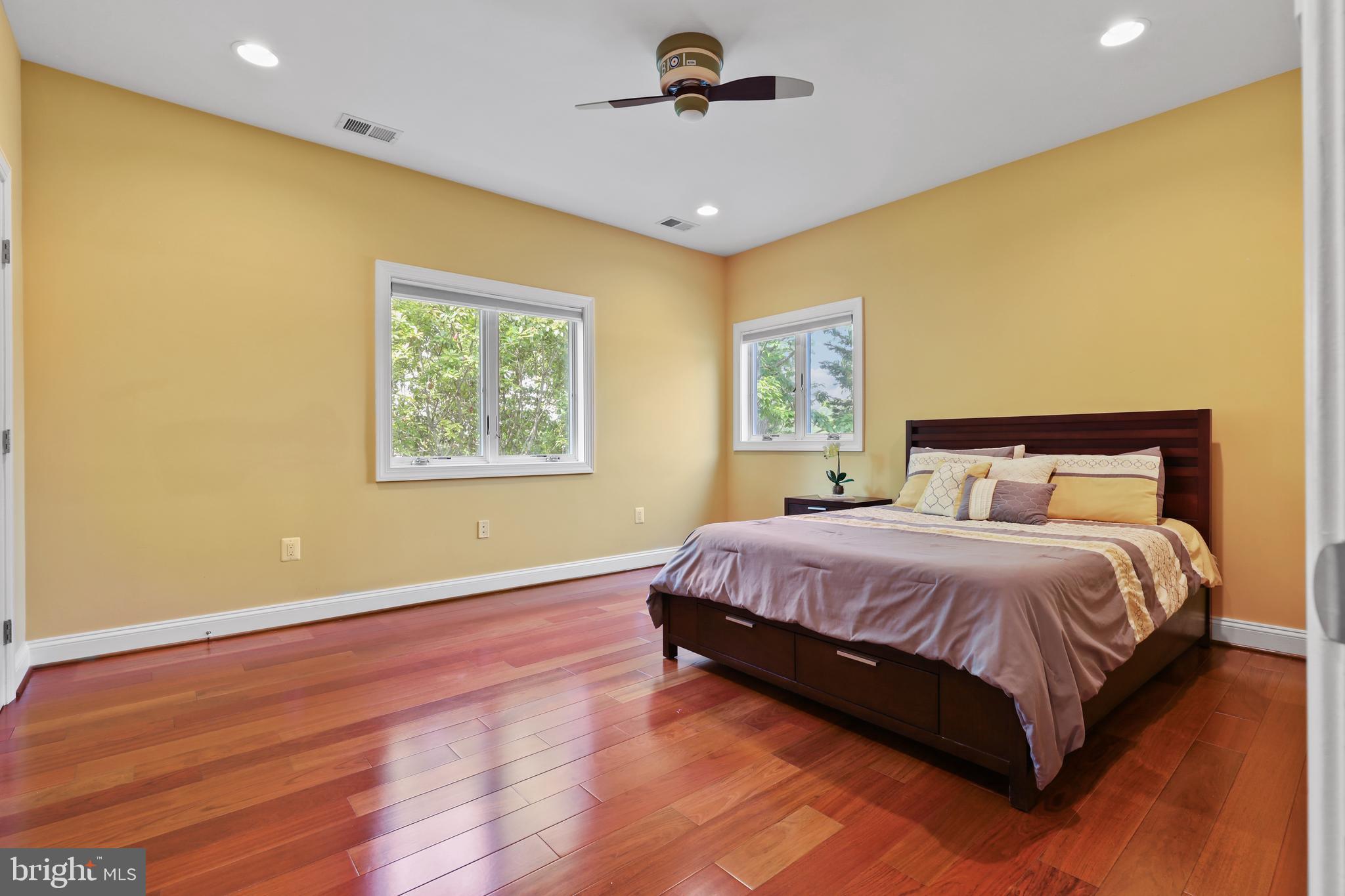 MANHATTAN BEACH - Residential