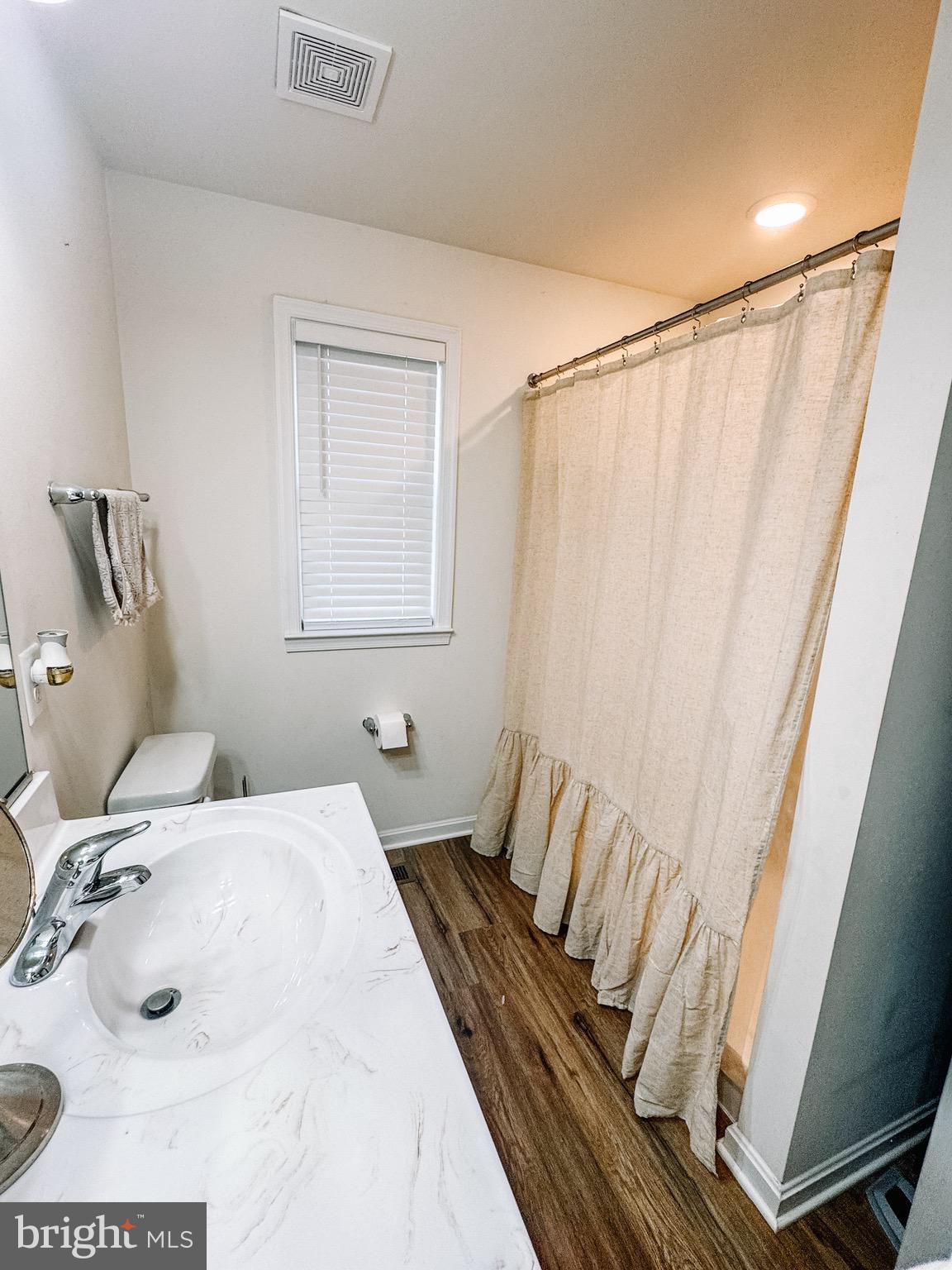 LAKE LAND OR - Residential Lease