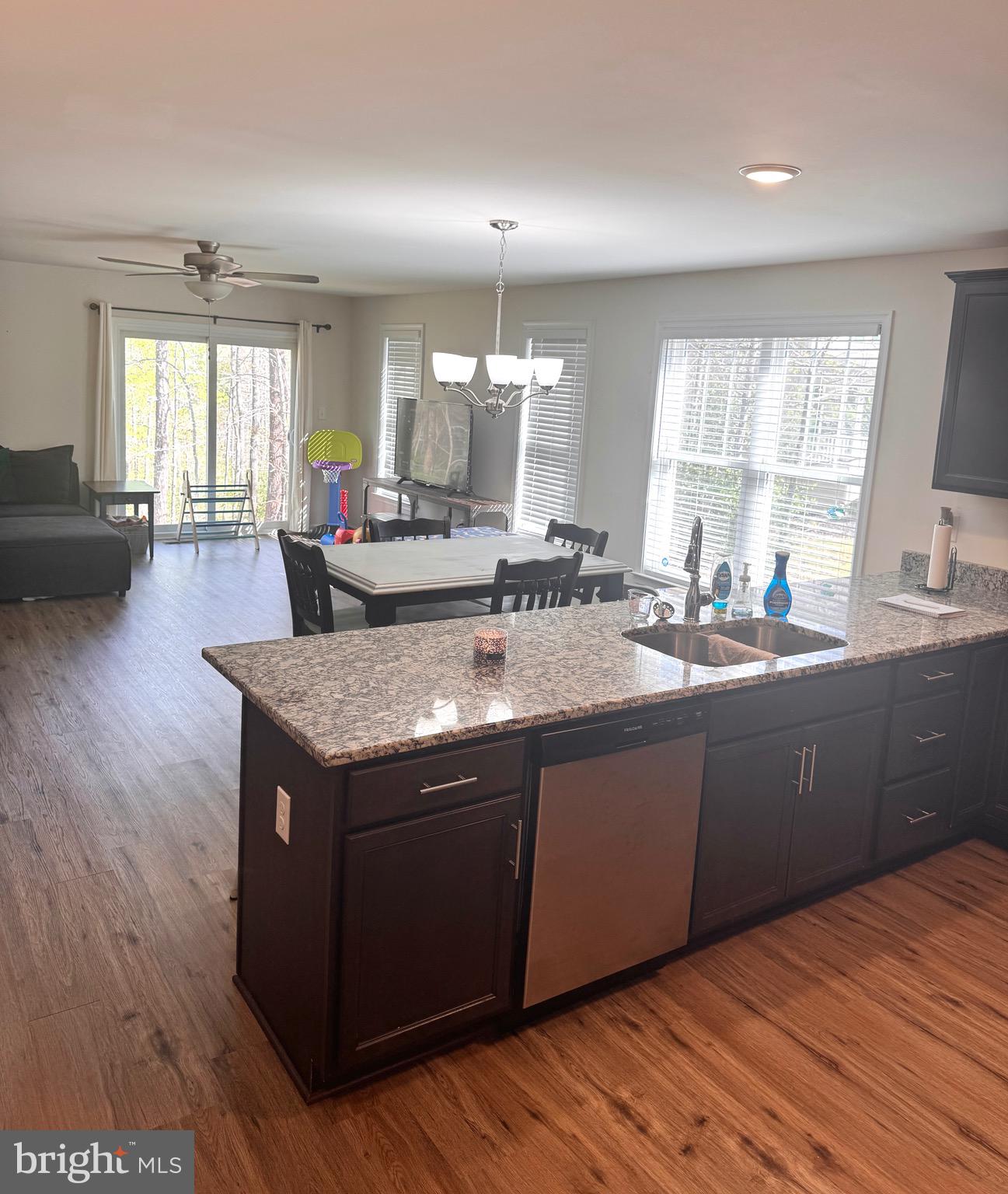 LAKE LAND OR - Residential Lease