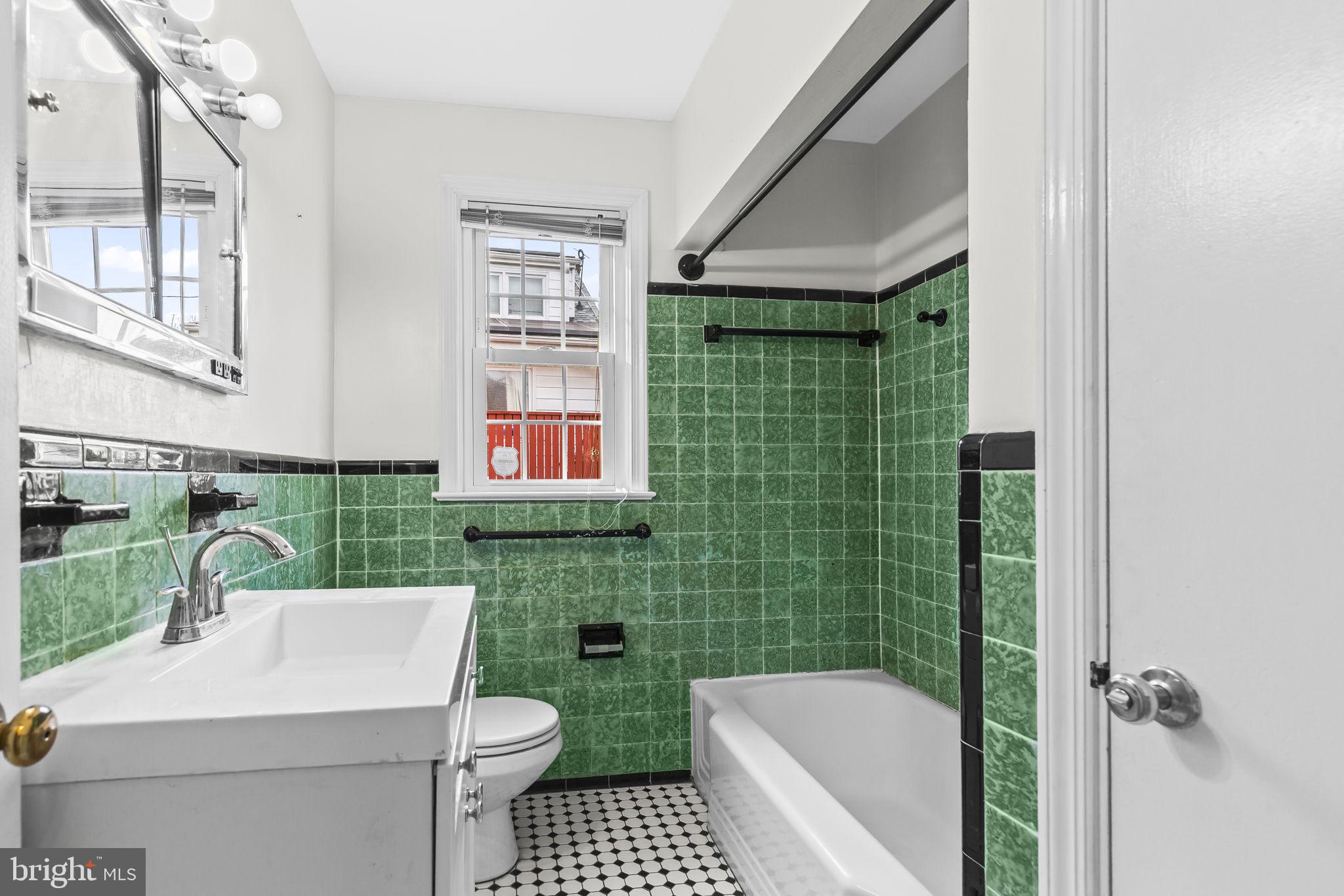 SILVER SPRING - Residential Lease